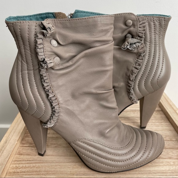 NWOT Seychelles Banjo Taupe Booties, 8.5 - Picture 5 of 8